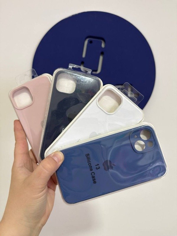 Producto - FUNDA SILICONE CASE CON LOGO IPHONE 13