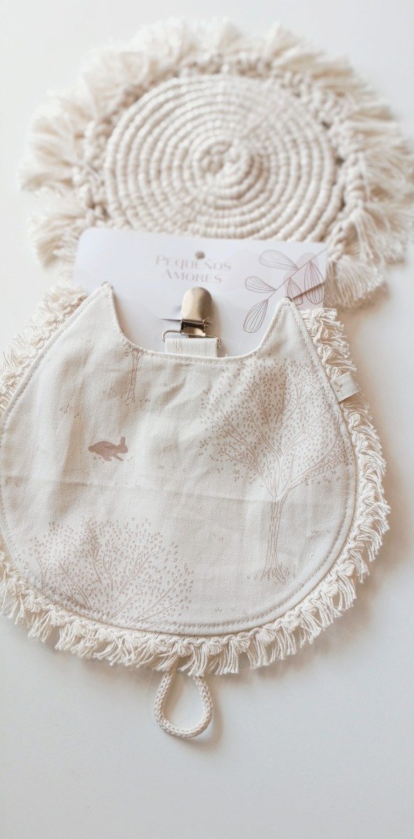 Producto - Babero + portachupete bosque