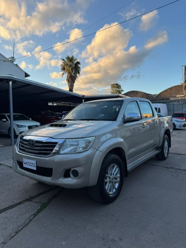 Toyota Hilux SRV 3.0 TDI 4x4 2014 en venta – Centenario Automotores