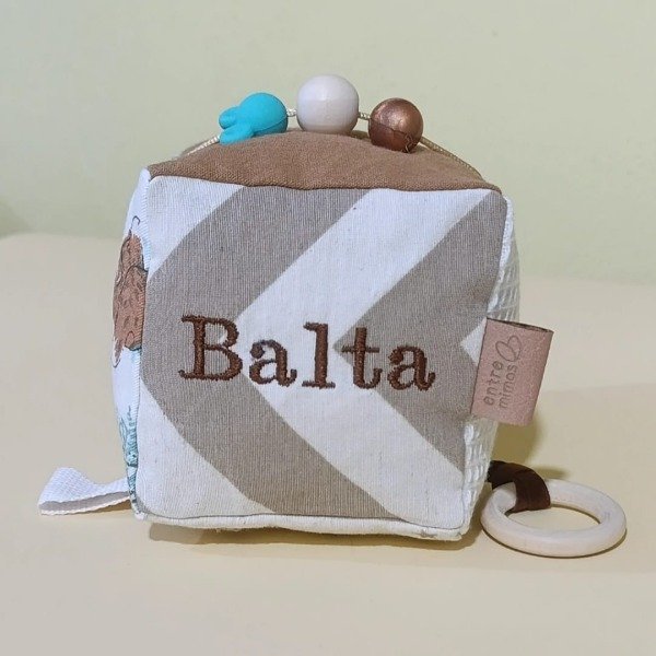 Producto - Cubo sensorial Montessori personalizado