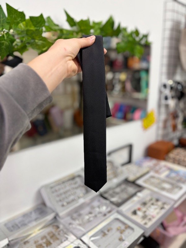 Producto - Corbata negra raya