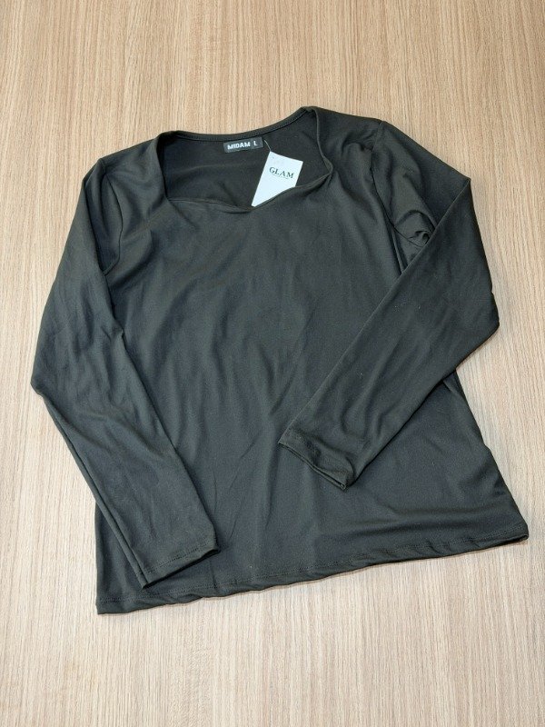 Producto - remera isa negra