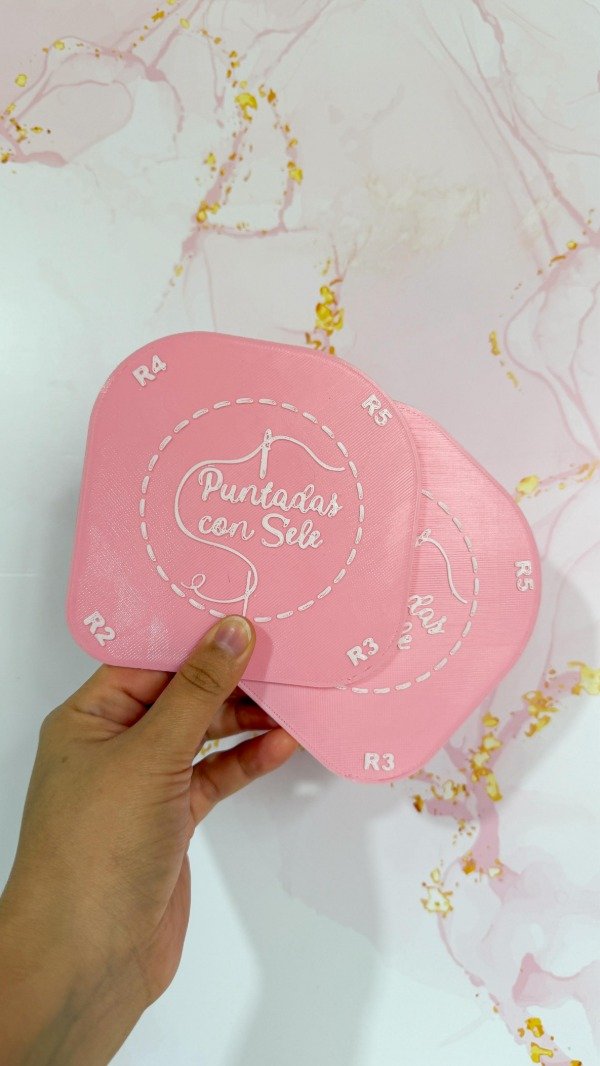 Producto - Regla de curvas rosa