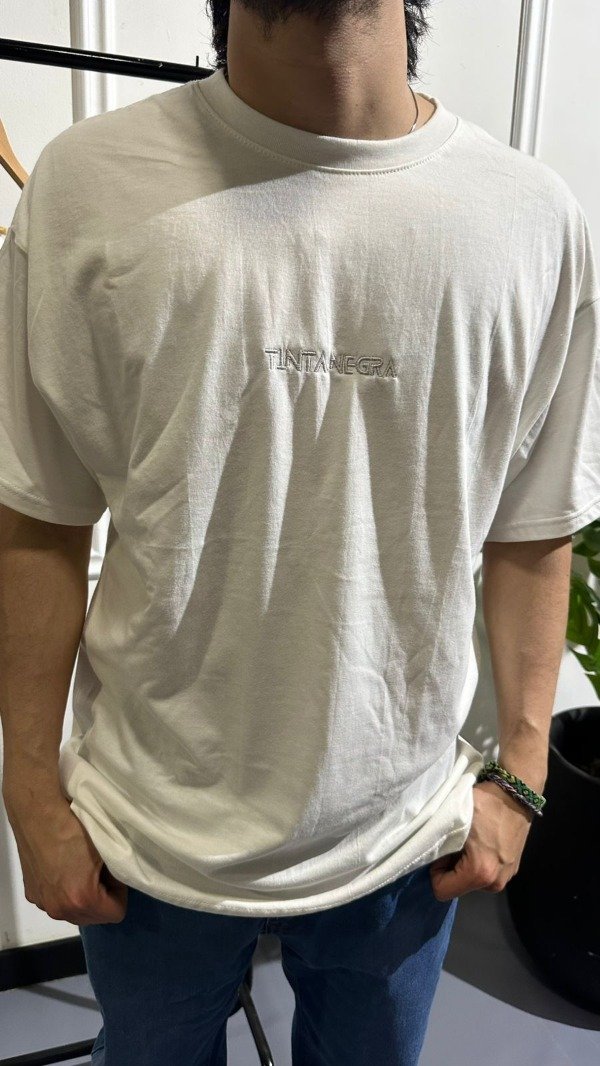 Producto - Remera Oversize cremita Tinta Negra