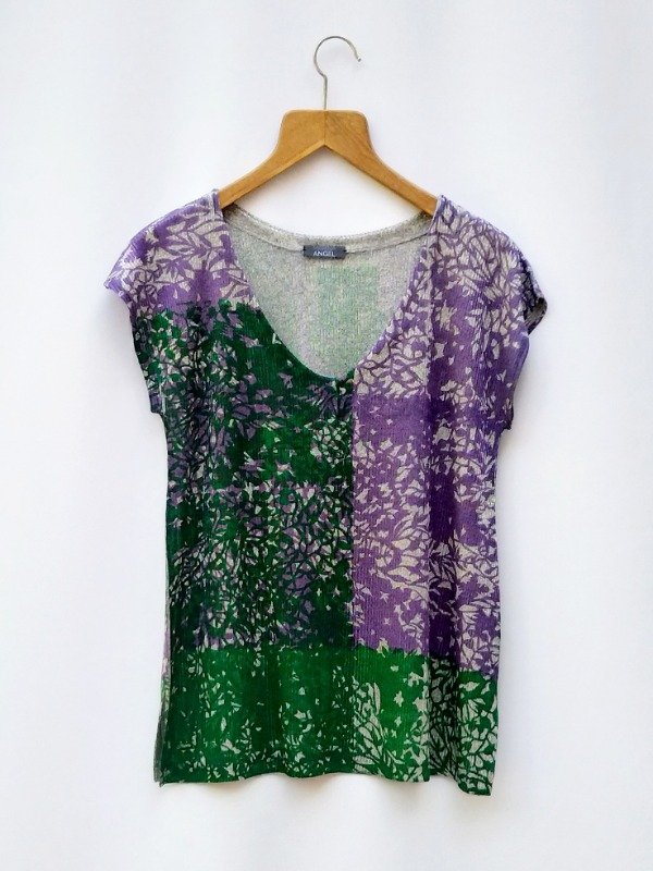 Producto - Remera Melodía -estampa Enredadera en verde y violeta-