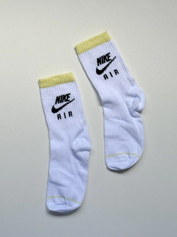 Tenis Nike borde amarillo