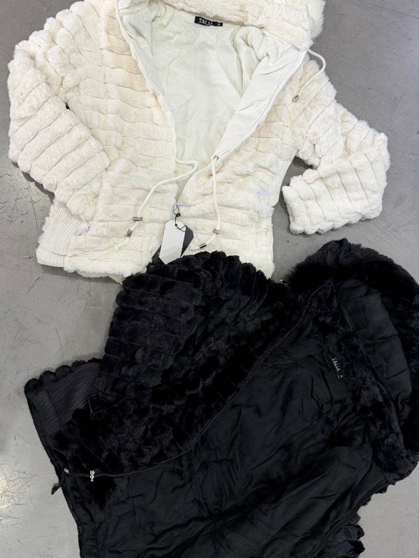 Producto - Campera Peluche Larga Black