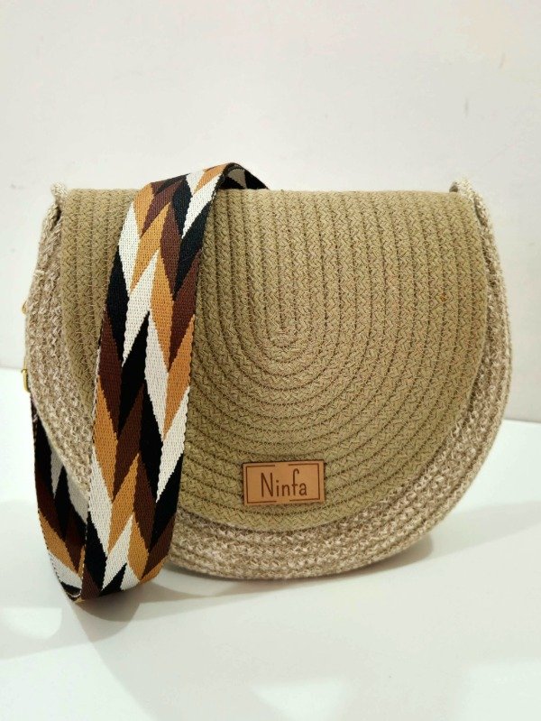 Producto - Cartera CAMELIA  simil yute y crudo 22cm x 26cm x10cm