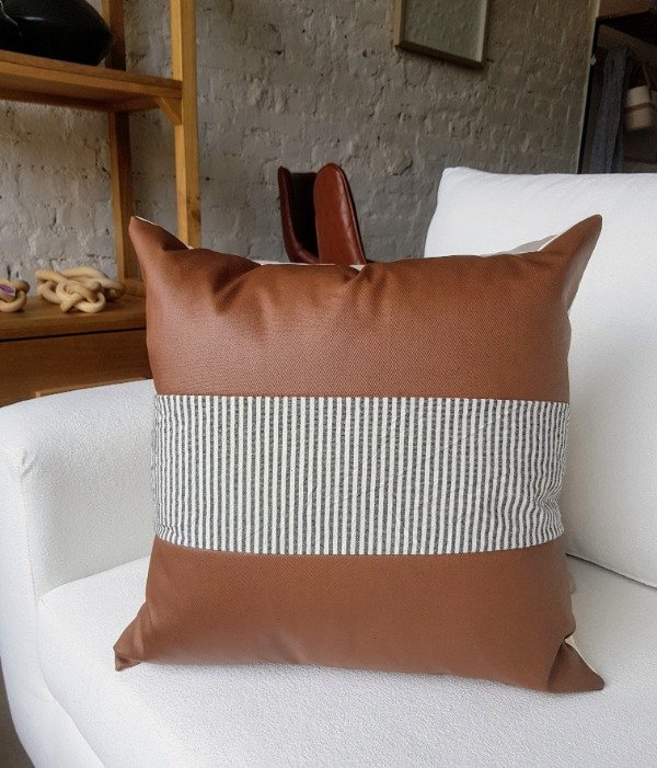 Producto - ALMOHADON COMBINADO CHOCO/RAYAS