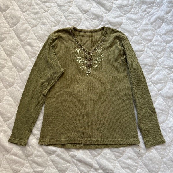 Producto - Green v neck flower neckline blouse