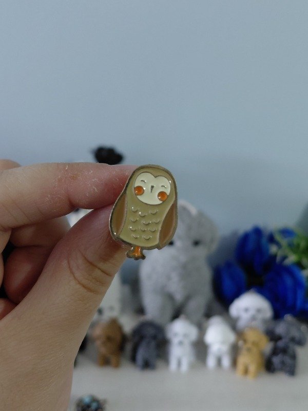 Producto - Pin metalizado ilustrado - Búho