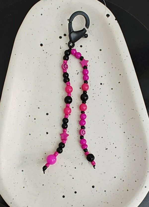 Producto - Llavero cuentas rosa y negro