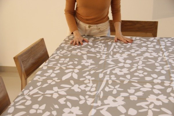 Producto - Mantel te quiero gris y blanco - 1
