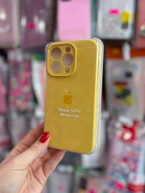 Producto - Silicone case Iphone 14 pro amarillo con cubre camara