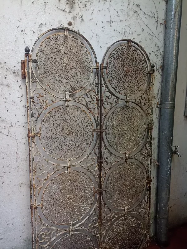 Producto - Porton antiguo de Hierro forjado Estilo Morisco - Original - Doble Hoja Blanco.