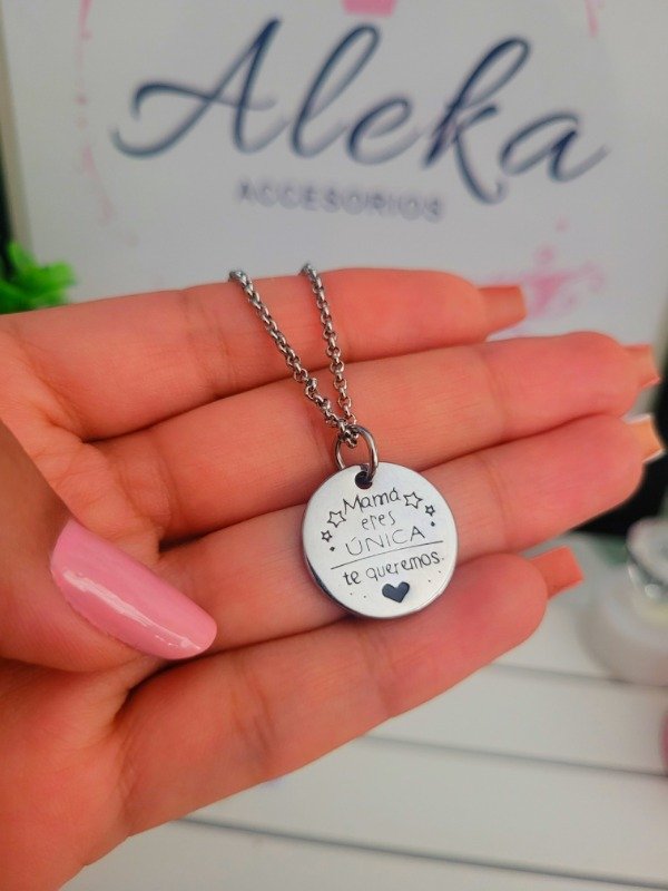 Producto - Collar Mamá eres única te queremos de acero quirúrgico