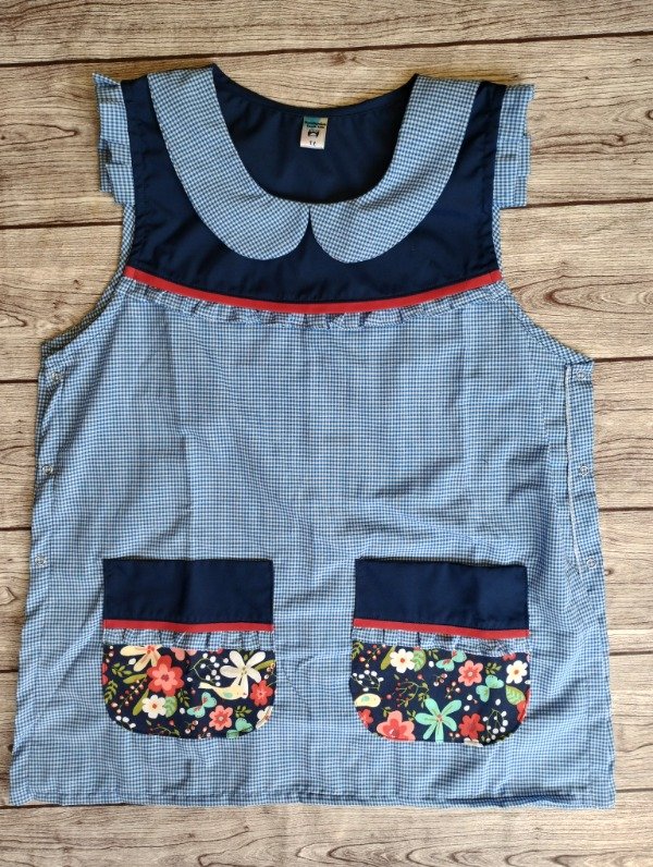 Producto - Guardapolvo con volados , cuello y estampa