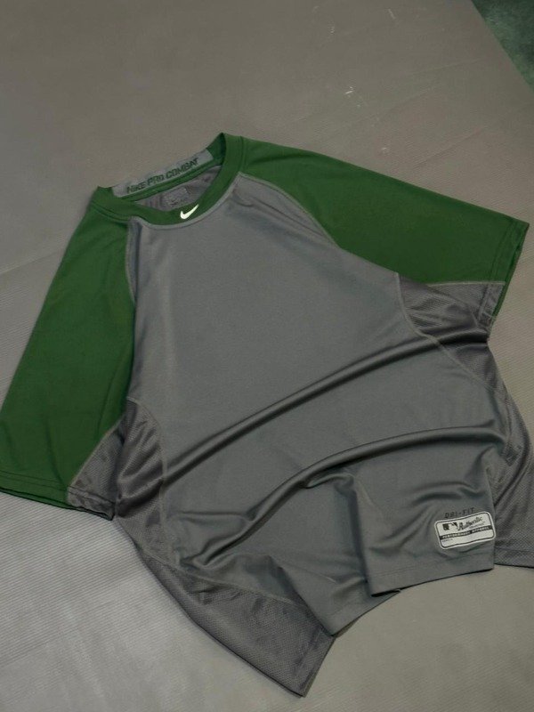 Producto - NIKE PRO COMBAT CENTER SW (L)