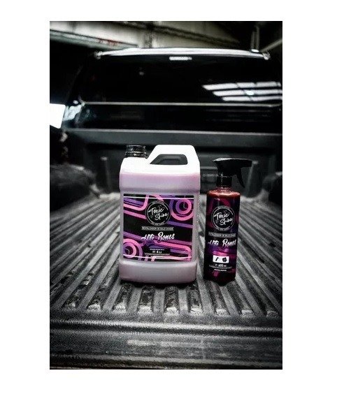 Producto - TOXIC SHINE REVIVIDOR SILICONA HITS BONES BIDON 4 LTS PROTECTOR EXTERIOR