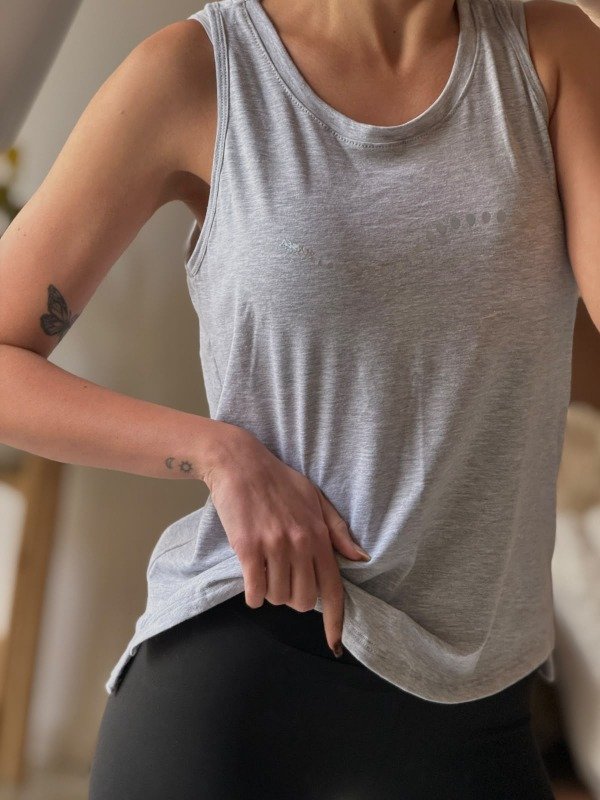 Producto - MUSCULOSA BÁSICA GRIS MGE