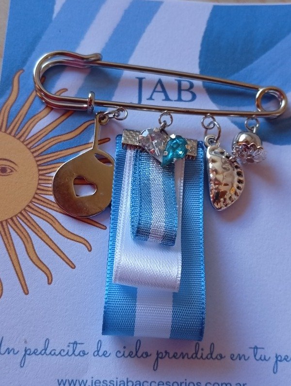 Producto - Escarapela broche ruana la salteña