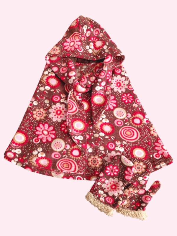 Producto - Poncho de micropolar marron con flores y mitones 6 años