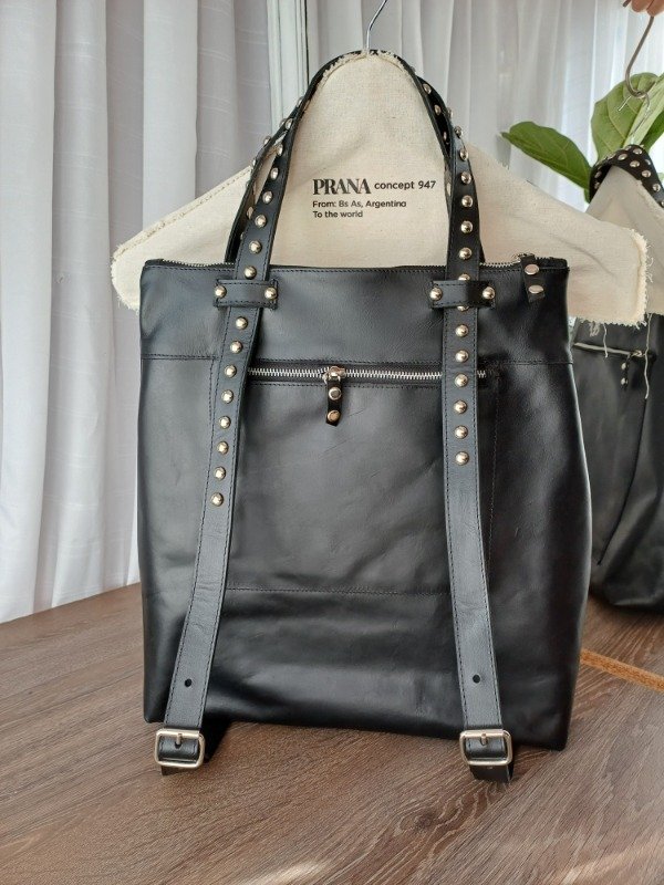 Producto - Mochila Cartera Xiam (2 en 1) CUERO negro c/tachas