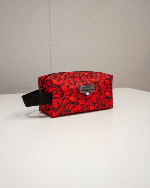 Producto - Neceser simple estampado hojas rojas