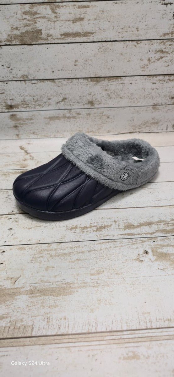 Producto - crocs cerrada con peluche azul del 35 al 40 - 1