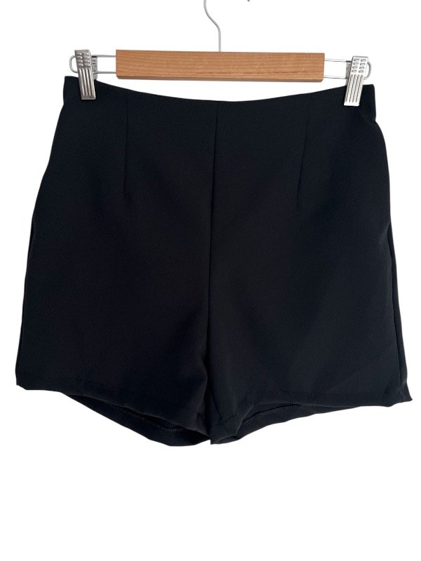 Producto - SHORT PINZADO NEGRO