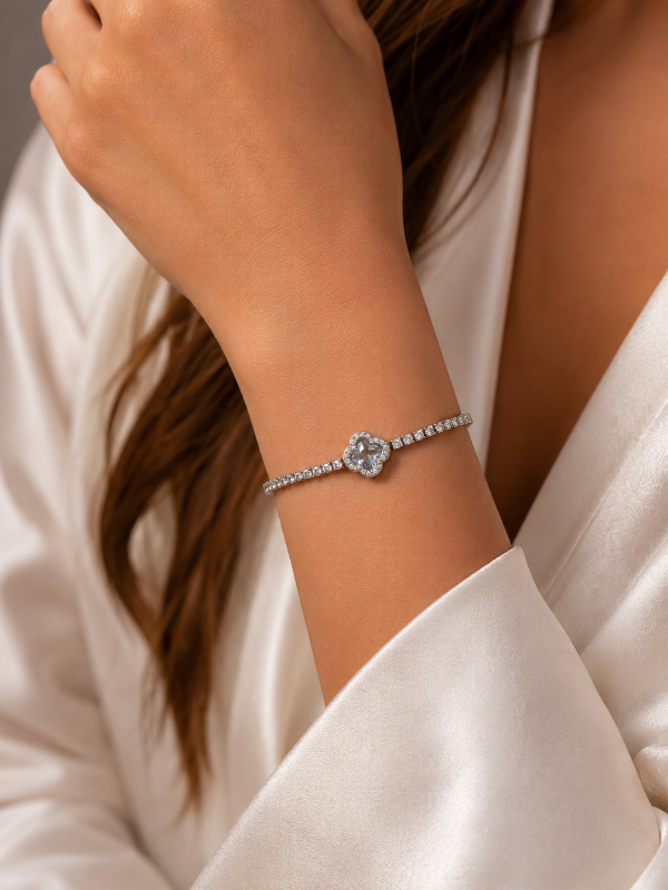 Producto - Pulsera de acero strass y dije micro pavé blanco van cleef