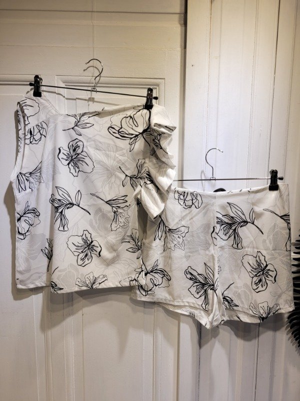 Producto - Conjunto AGUS CHEIZER blanco con flores Talle S - PRECIO: 42X