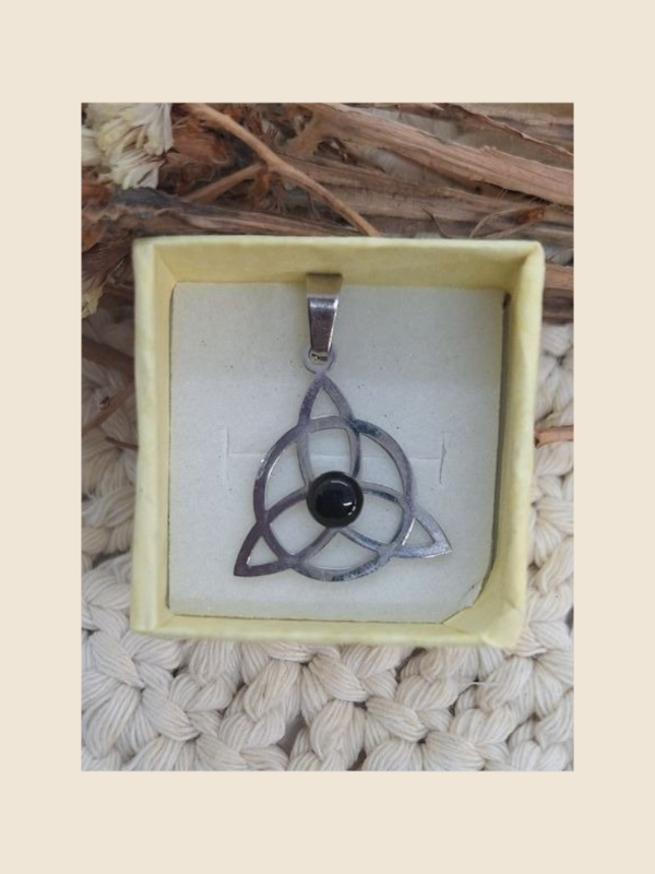 Producto - Dije triqueta Celta obsidiana
