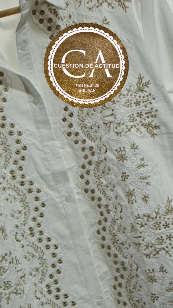 Producto - Camisa Importada bordada. Único Color. Talle 44/46(5) - 1