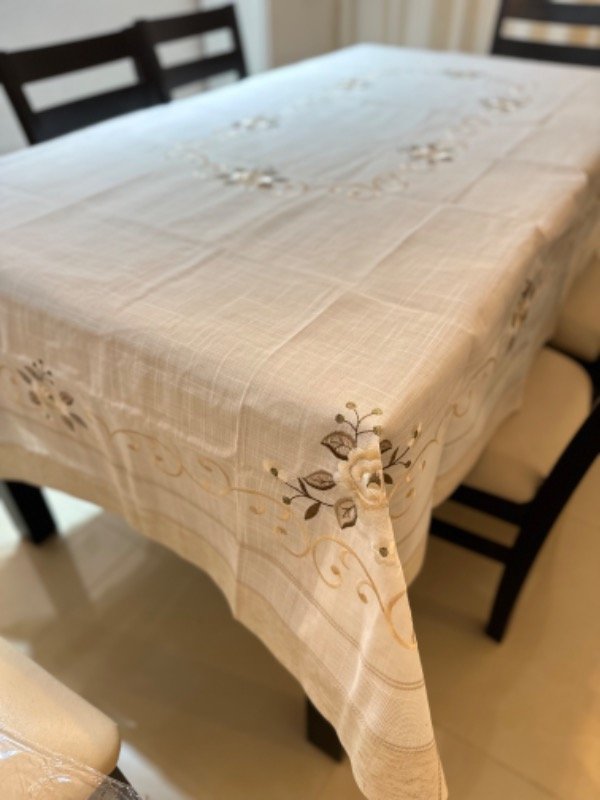 Producto - Mantel de lino bordado