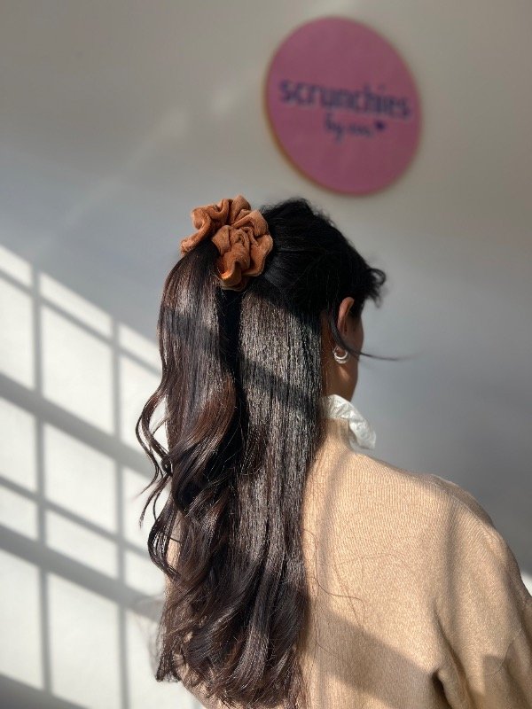 Producto - Scrunchie plush camel - 1