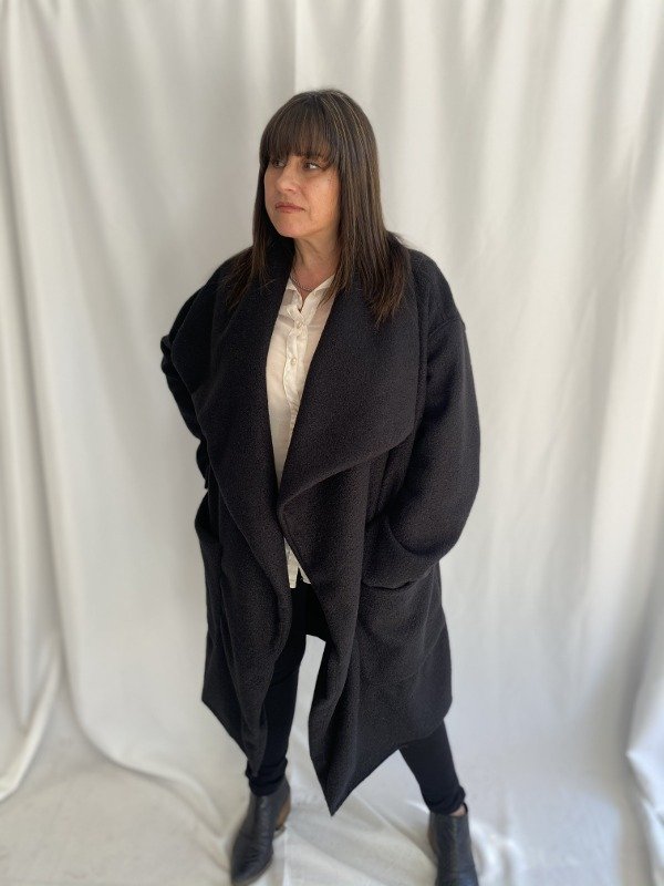 Producto - Tapado de paño con lazo negro