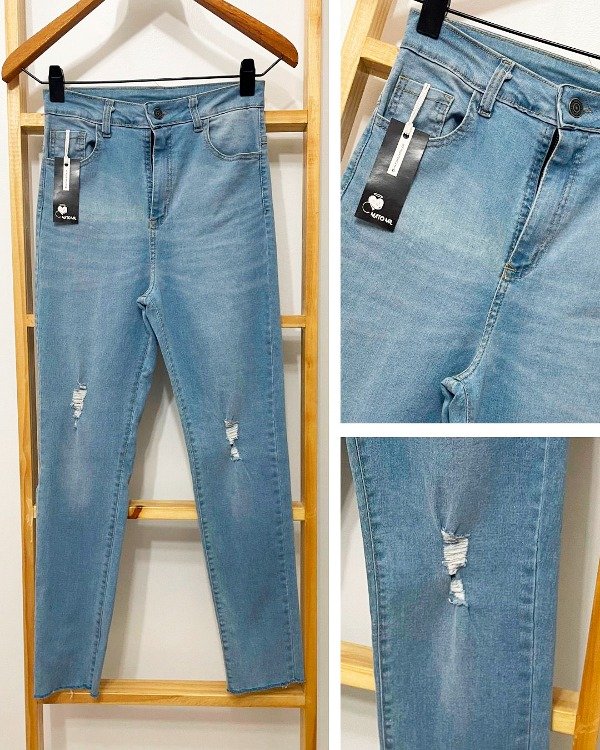 Producto - SALE - Jean Bora crop celeste elastizado