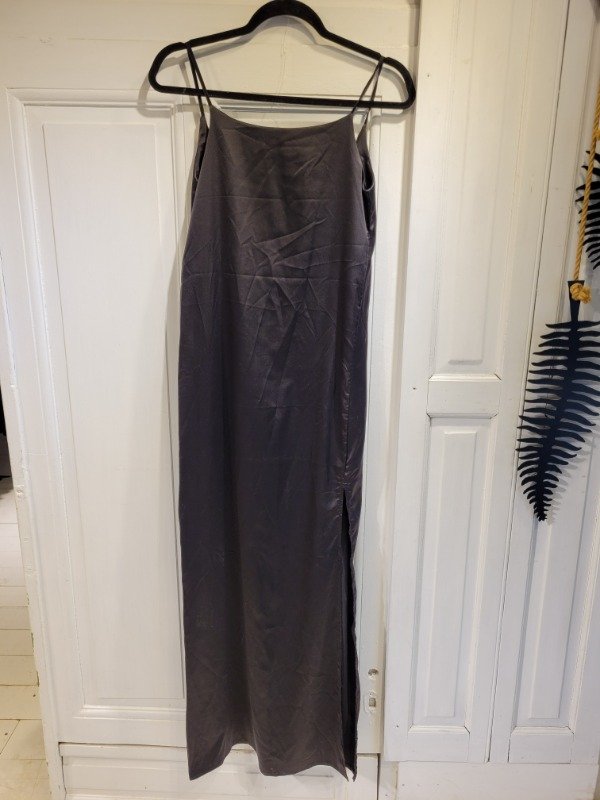 Producto - Vestido SOFÍA SARKANY negro de raso Talle XS - PRECIO: 110X