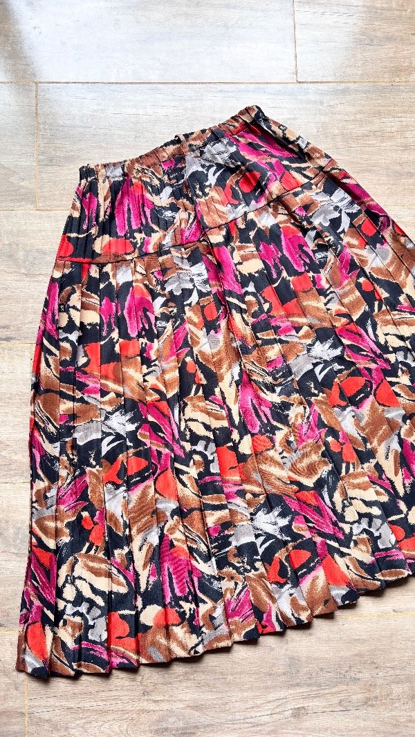 Producto - Falda plisada flores rojas