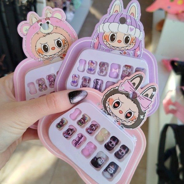 Producto - Uñas postizas labubu