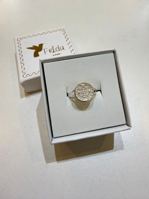 Producto - Anillo con sello de San Benito en plata 925.