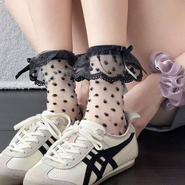 Producto - mmedias cortas de puntitos con volado trasparente