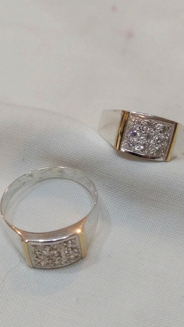 Producto - Anillo de Plata 925 con apliques de oro tipo sello con cubics