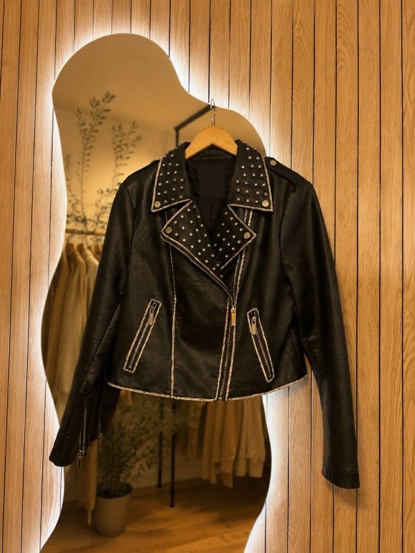 Producto - CAMPERA DE CUERO TACHAS