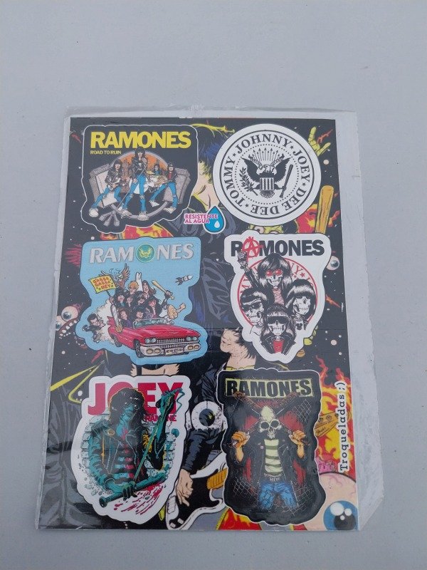 Producto - Plancha de stickers Bandas Internacionales