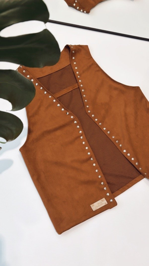 Producto - Chaleco bohemia gamuzado con tachas