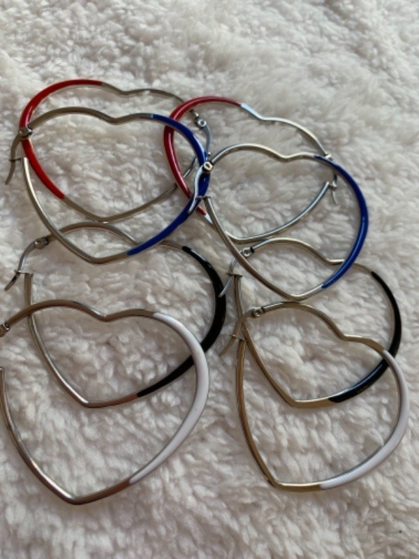 Producto - 3 pares de aros de corazón grandes colores