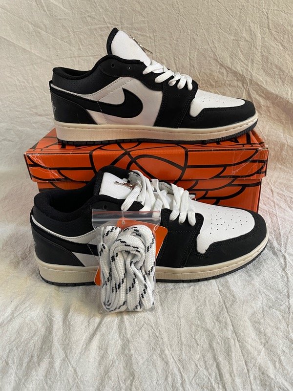 Producto - Nike Air Jordan Low Panda