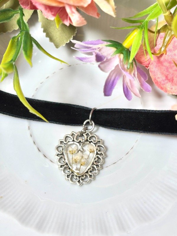 Producto - Choker Corazón Floral Blanca